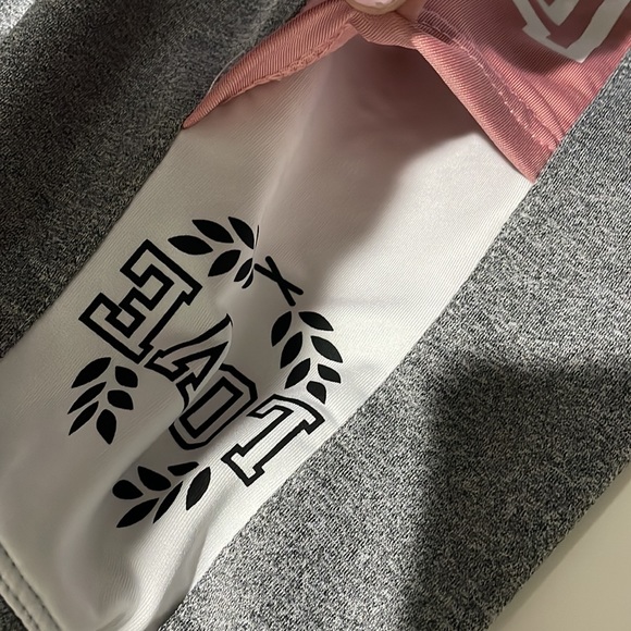 Women’s spandex pants. Size medium. Elastic waist band. - Picture 4 of 9